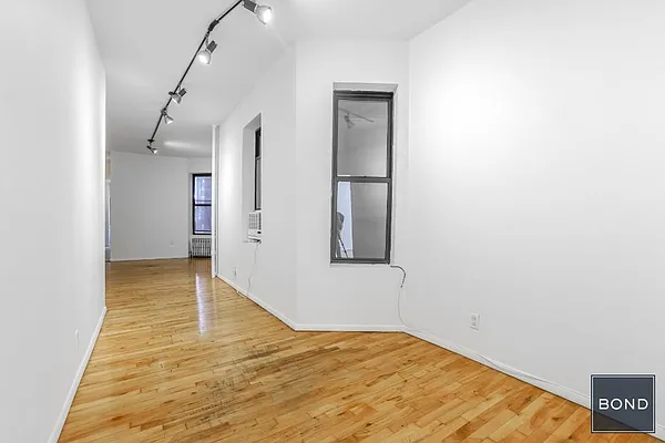 Rented by Bond New York | media 10