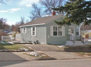 206 11th Ave SE, Minot, ND 58701