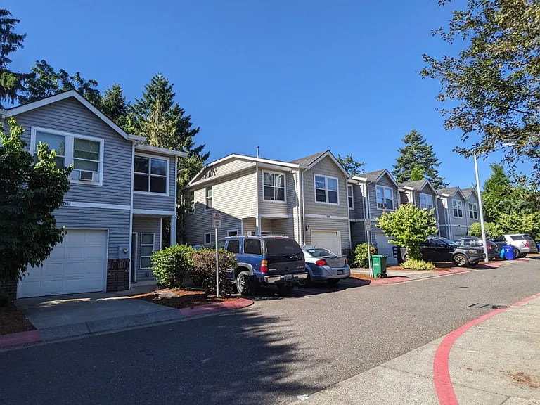 Halsey East Townhomes — Photo 43