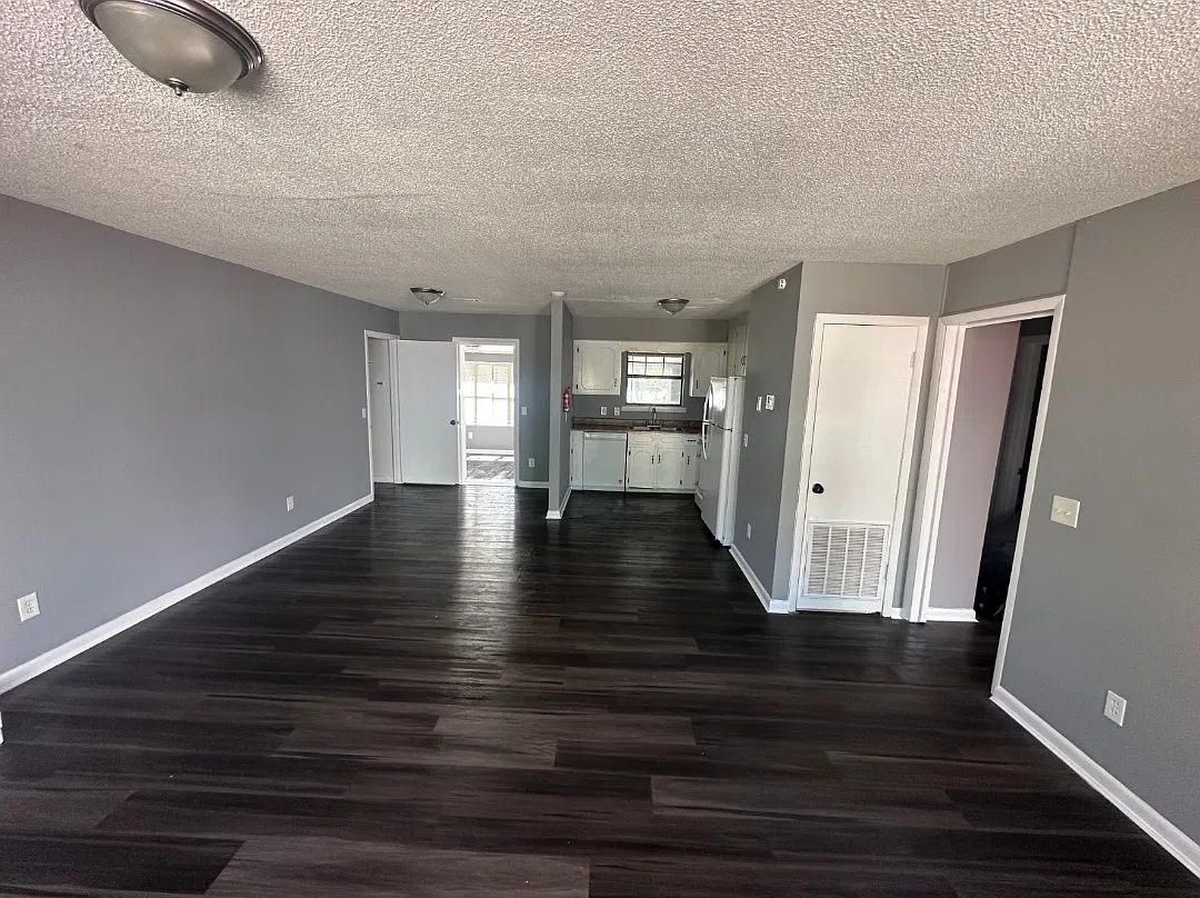 3 bed, 1200 sqft, $1,000 — Photo 2