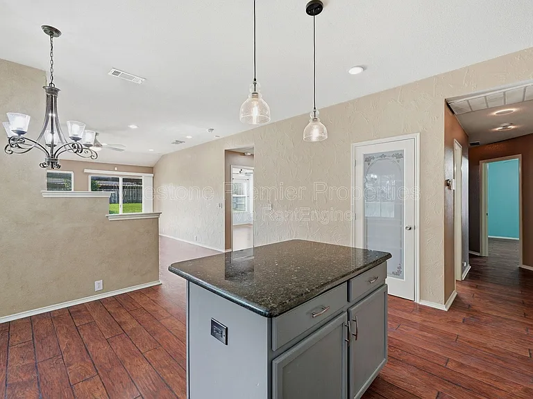2304 Pheasant Run — Photo 9