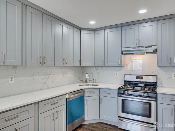 230 Kempsey Dr, North Brunswick, NJ 08902