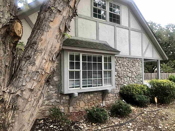 2nd image of 733 NW Heinzwood Cir