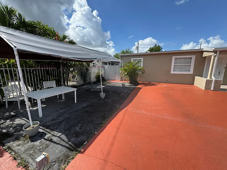 3540 NW 95th Ter — Photo 34