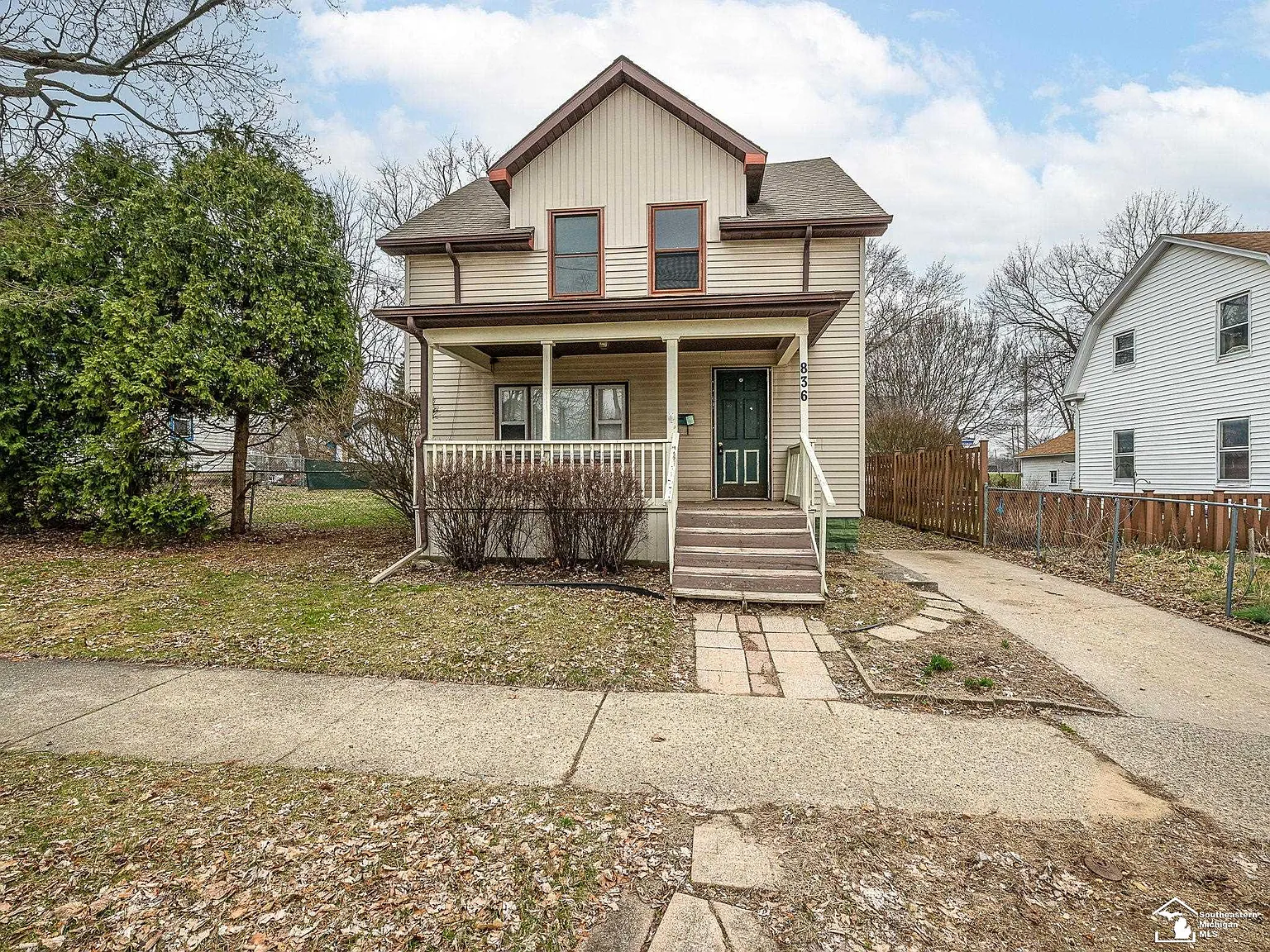 836 Lincoln St photo 1