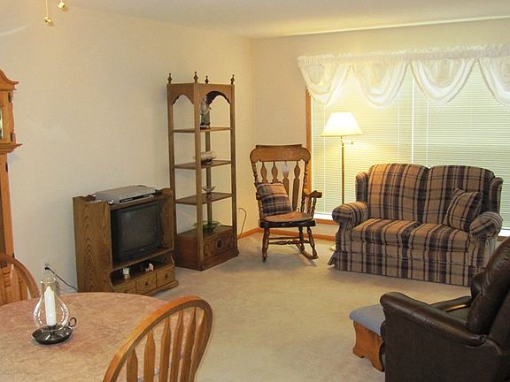 4th image of 2496 County Road C2 W APT 201