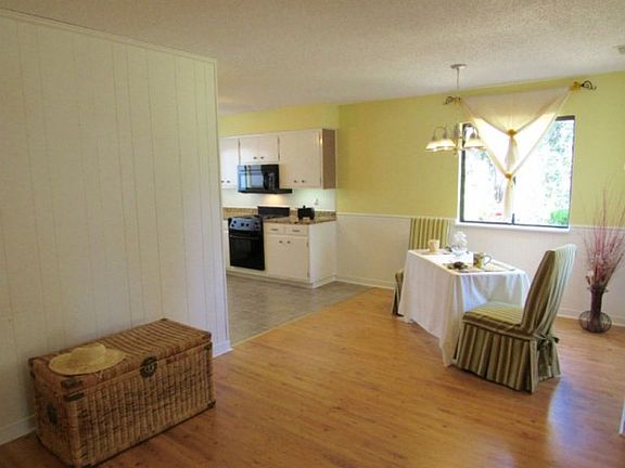 5th image of 136 Wildwood Dr