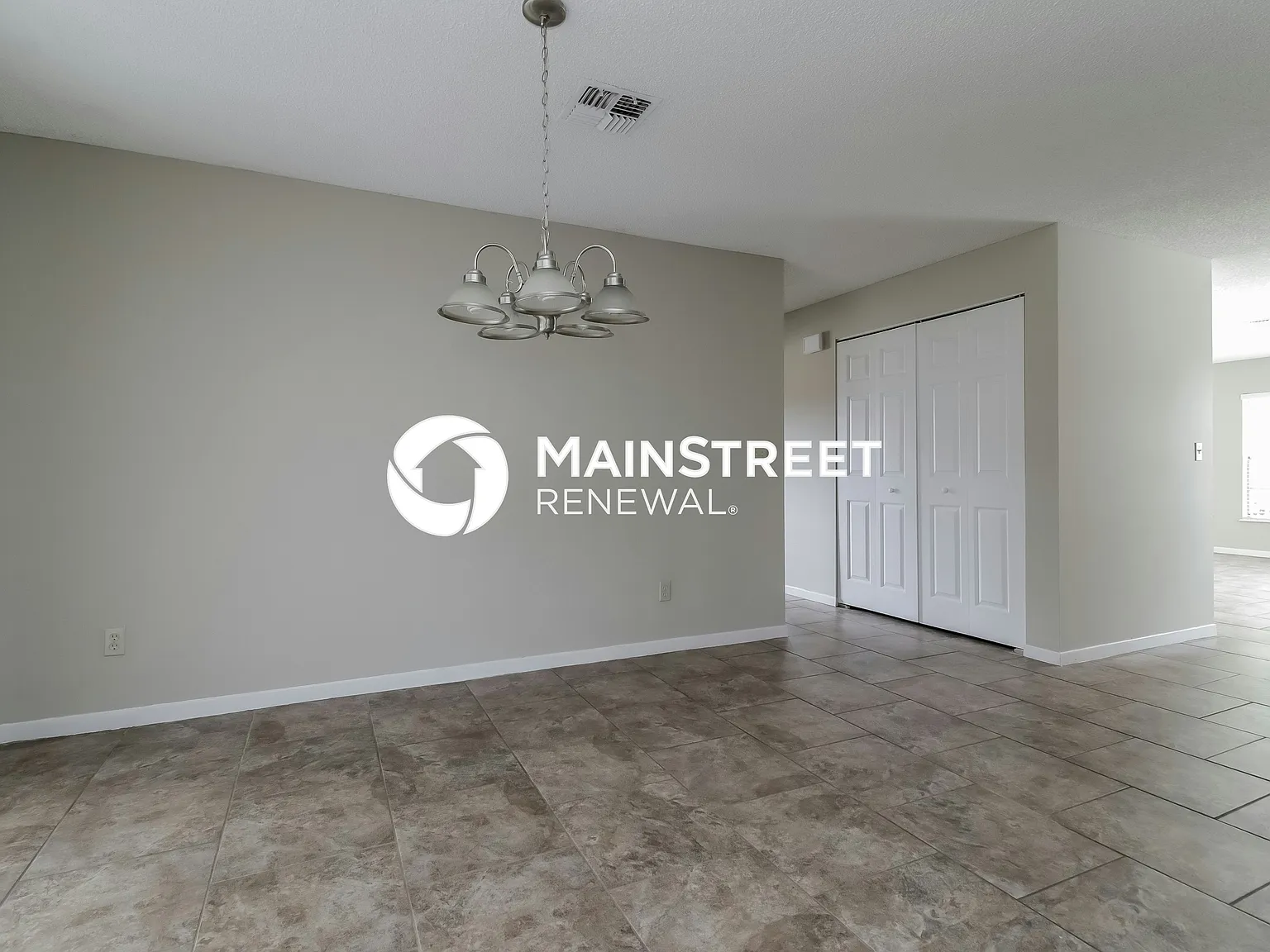 516 Bounty Ave NE — Photo 4
