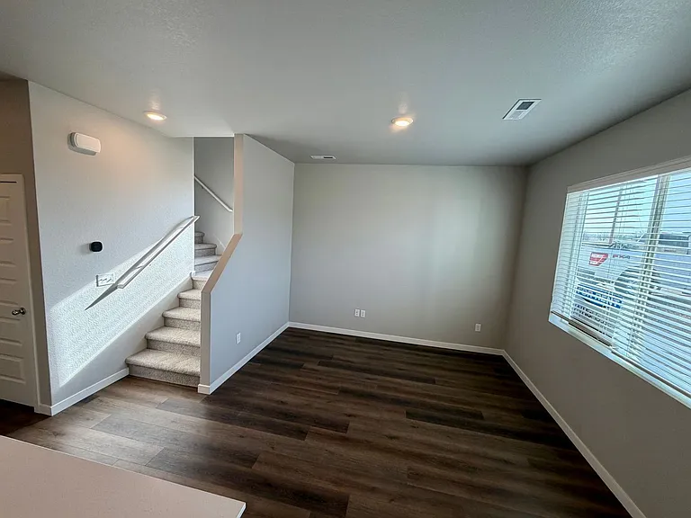 1353 Reynolds St #18E — Photo 3
