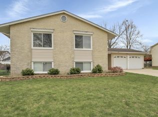 1569 Colorado Ln, Elk Grove Village, IL 60007