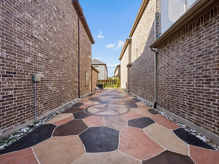4500 El Paso Dr — Photo 34