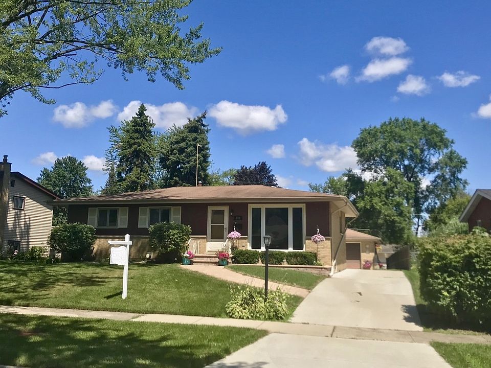 1st image of 702 E Dogwood Ln
