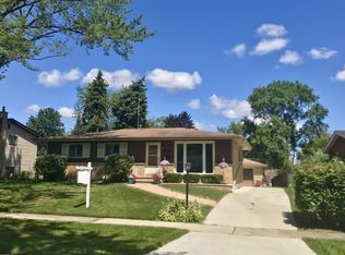 702 E Dogwood Ln, Mount Prospect, IL