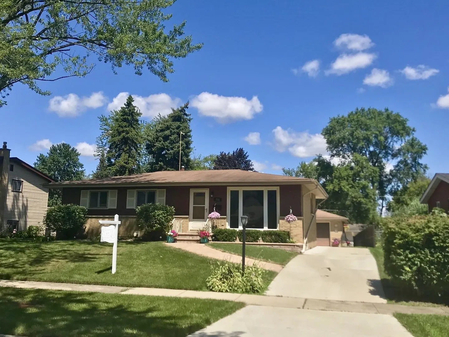 702 E Dogwood Ln photo 1