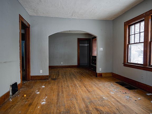2nd image of 1522 Robertson Ave