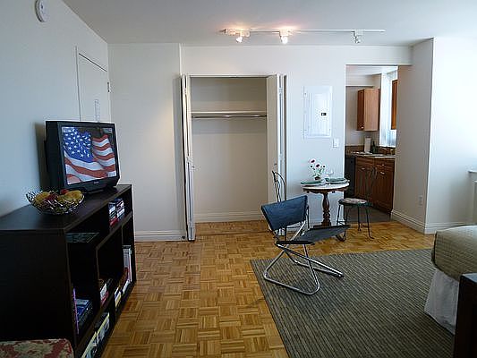 4th image of 1500 Lexington Ave APT 16Q