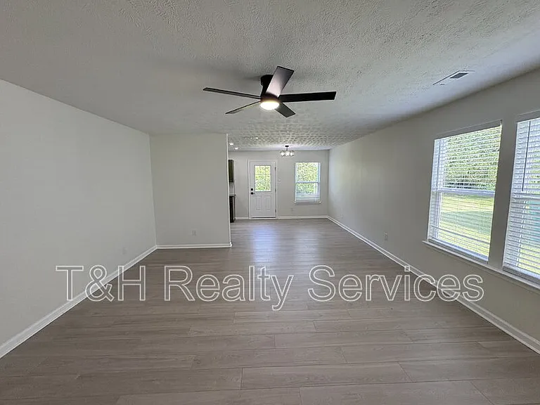 2145 Shadowbrook Dr — Photo 4