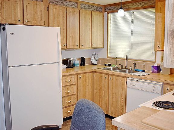 3rd image of 1221 Citrus Dr #86