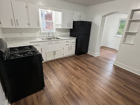 4th image of 1304 Decker St