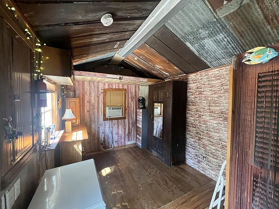 12th image of 105 H Warren Ln