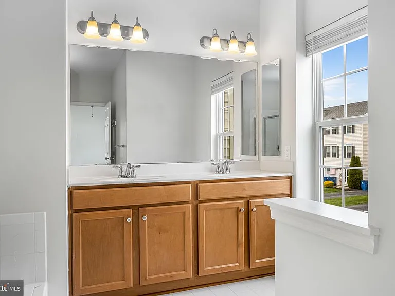 202 Bardel Dr #202 — Photo 16