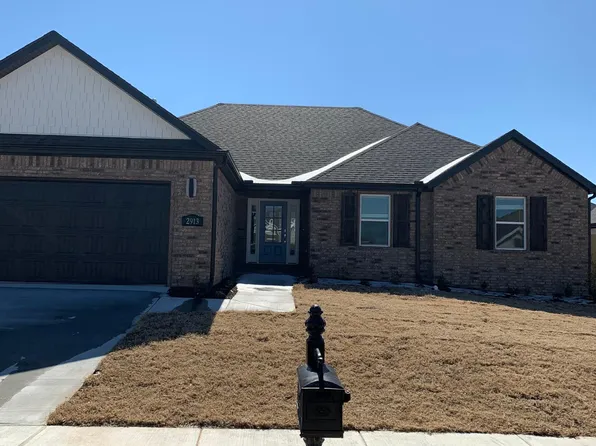 2913 Bitterroot Rd, Fayetteville, AR 72701