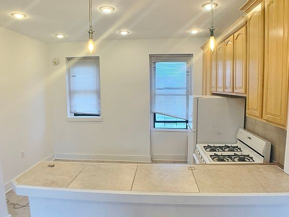 4th image of 2168 35th St APT 5B