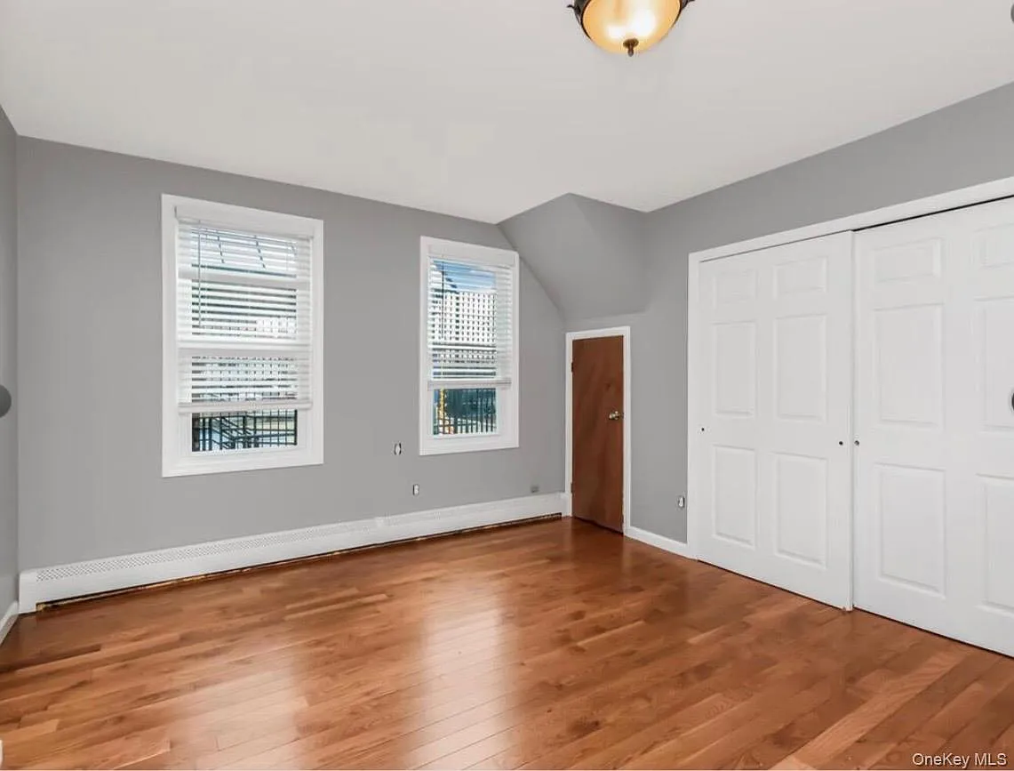3 bed, 1.0 bath, 1344 sqft, $3,500 — Photo 3