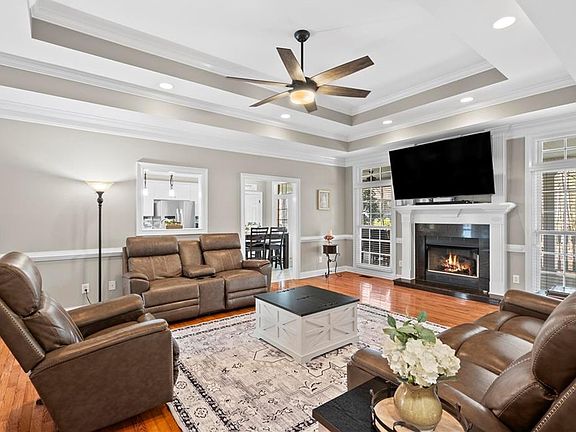 5th image of 153 York Pl