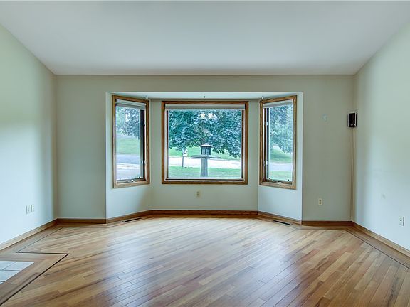 3rd image of 1634 Nicholas Drive