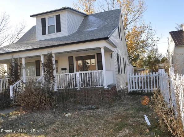 209 3rd Ave W, Lemmon, SD 57638