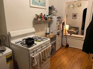194 Green St APT 1L, Brooklyn, NY 11222