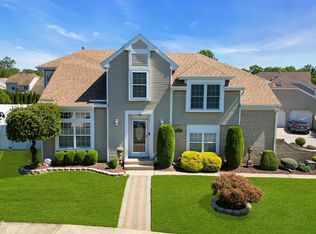 20 Pacer Ln, Freehold, NJ 07728