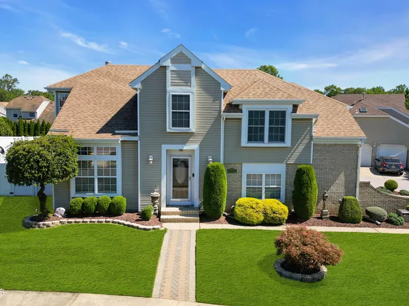 20 Pacer Lane, Freehold, NJ 07728