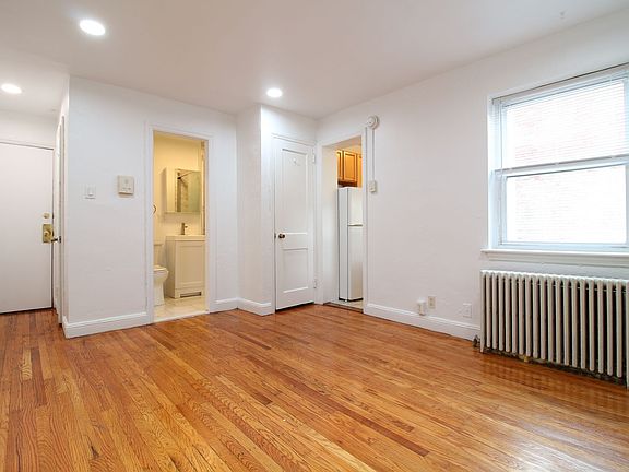 2nd image of 1616 Pine St APT B5
