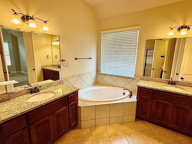 5512 Lipan Apache Bnd — Photo 13
