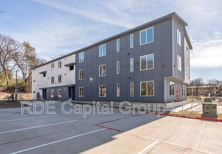 948 Corinth Street Rd #8 — Photo 3