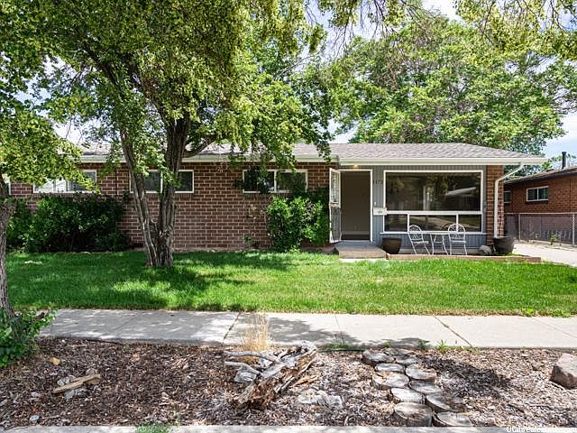 1st image of 1172 N Topaz Dr