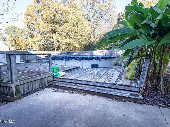 4th image of 5020 Wildwood Dr