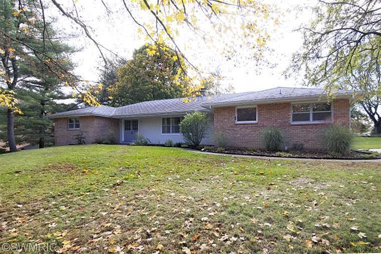 1st image of 530 Circlewood Dr N