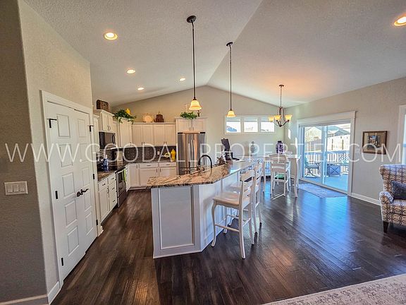 2nd image of 412 Timberview Dr