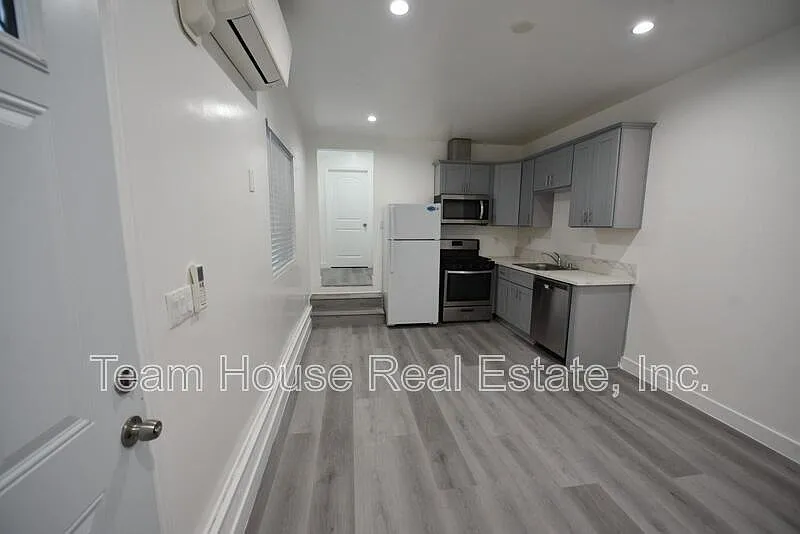 1 bed, 1.0 bath, 434 sqft, $1,950 — Photo 4