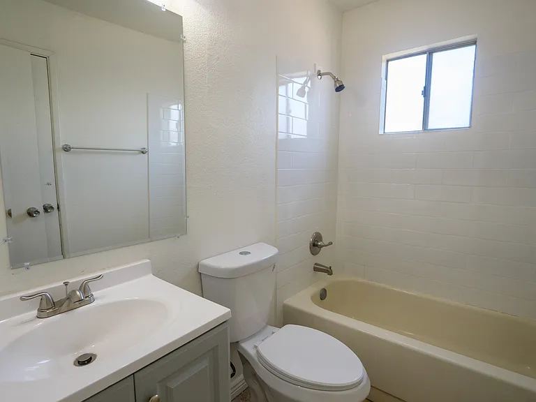 603 E Jacinto St — Photo 9