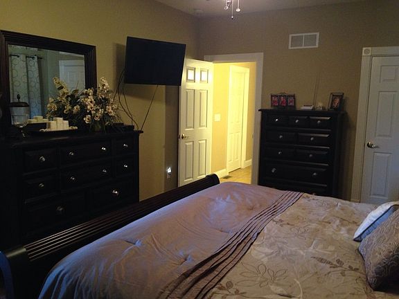 2nd image of 102 Elm Loop