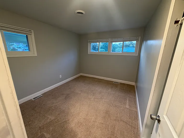 2400 Longview Ave — Photo 3