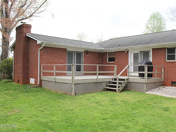 3rd image of 1417 Parkside Dr