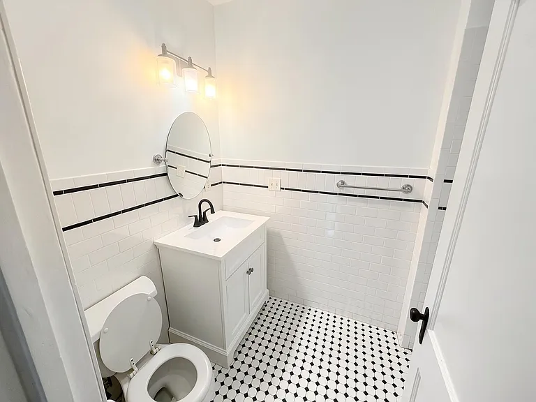 834 Warren St #1 — Photo 8