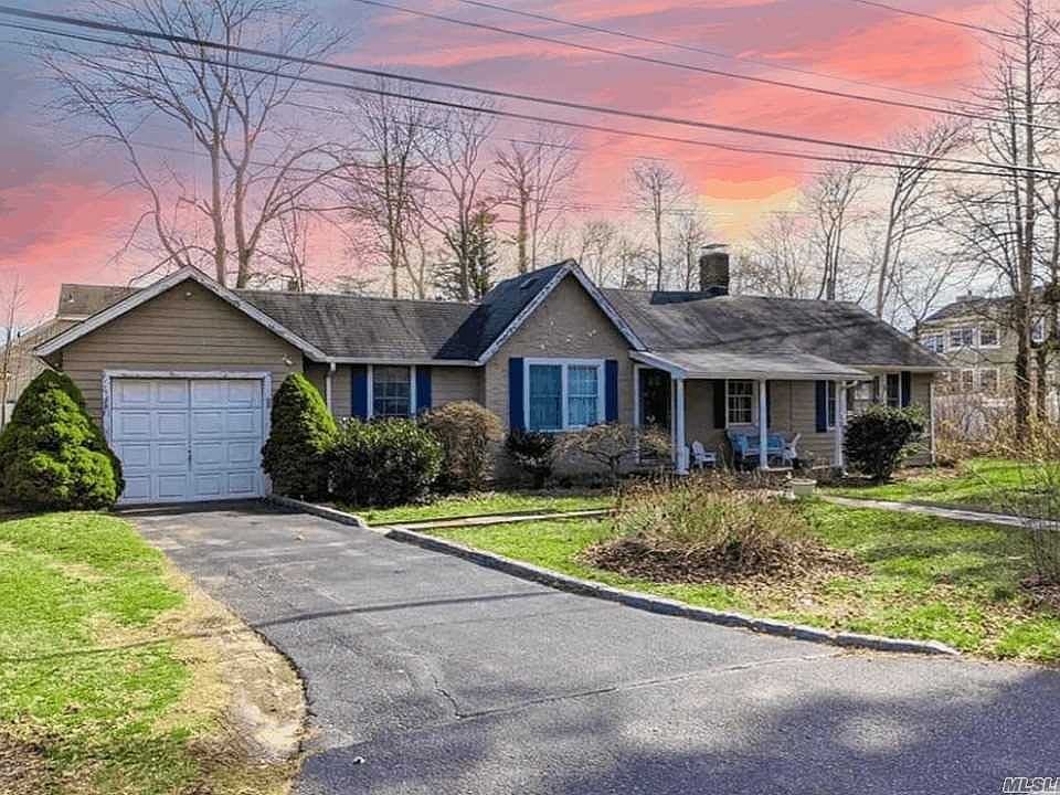 1st image of 22 Featherbed Ln