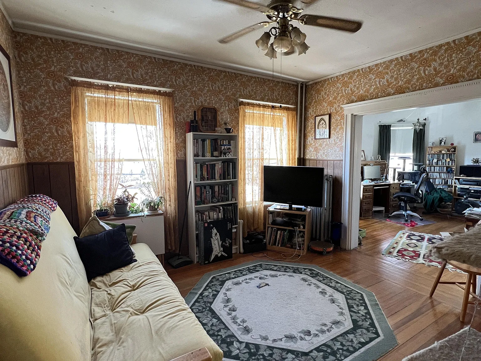 4 bed, $4,000 — Photo 2