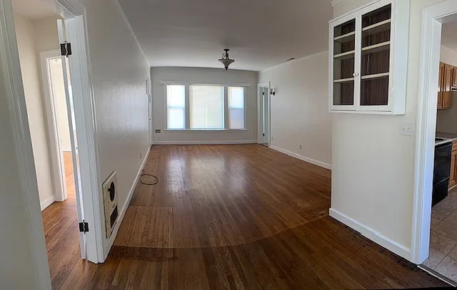 210 Pine St — Photo 5